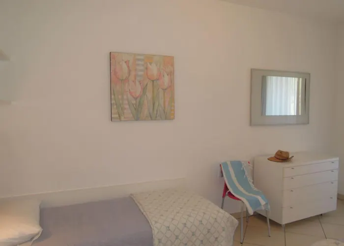 Charming Flat With Swimming Pool Μπιμπιόνε