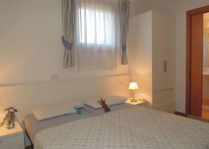 Διαμέρισμα Charming Flat With Swimming Pool