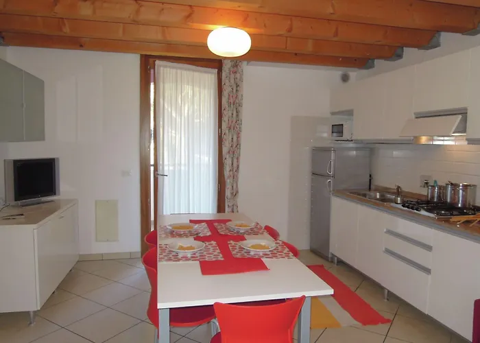 Charming Flat With Swimming Pool Διαμέρισμα *