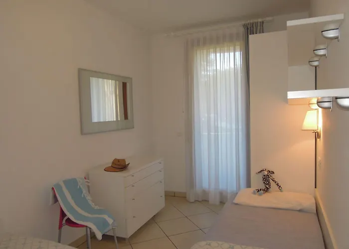 Charming Flat With Swimming Pool Μπιμπιόνε