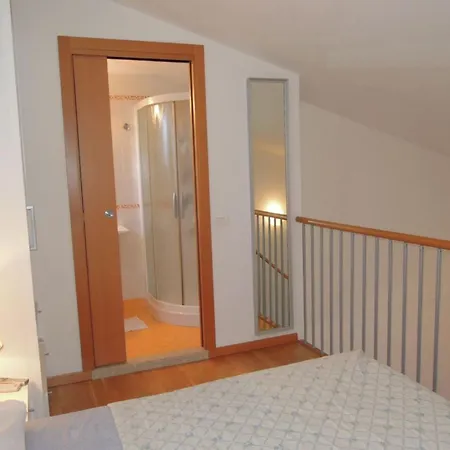 Charming Flat With Swimming Pool - Beahost 비비오네