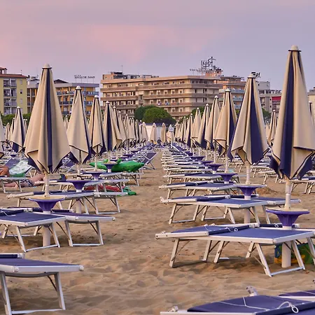 Charming Flat With Swimming Pool 아파트