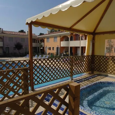 Apartamento Charming Flat With Swimming Pool *